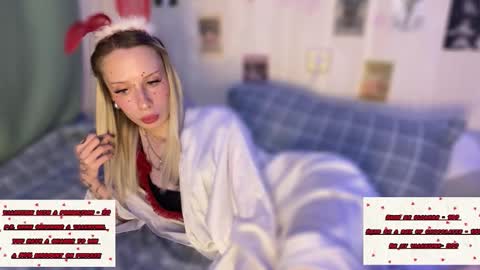 Della online show from February 14, 1:57 pm