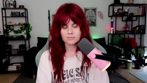 dellacrush_ online show from April 26, 4:59 pm