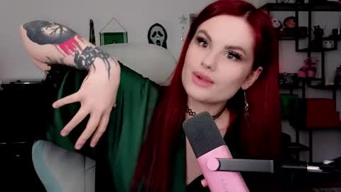 dellacrush_ online show from March 18, 6:35 pm