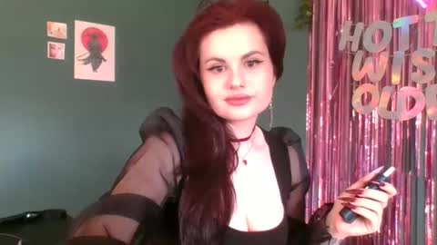 Snapshot of dellacrush_ chatting on February 6, 10:58 am dellacrush_ online show from February 6, 10:58 am
