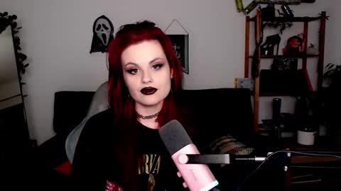 dellacrush_ online show from November 10, 6:36 pm