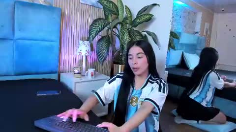 Delia online show from June 24, 1:54 pm