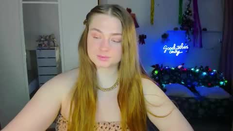 Sophie online show from December 6, 4:03 am