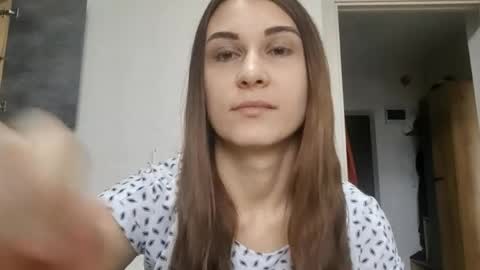 Mia online show from April 18, 7:11 am