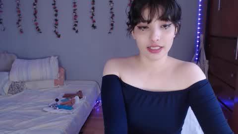 Snapshot of deni_bloom chatting on December 12, 8:10 pm Denisse    schedule Monday to Friday 1300-1900 mexican time Saturday-maybe it could be a surprise IDEPENDENT MODEL online show from December 12, 8:10 pm