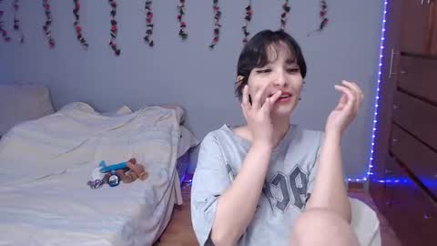 Snapshot of deni_bloom chatting on January 1, 7:52 am Denisse    schedule Monday to Friday 1300-1900 mexican time Saturday-maybe it could be a surprise IDEPENDENT MODEL online show from January 1, 7:52 am