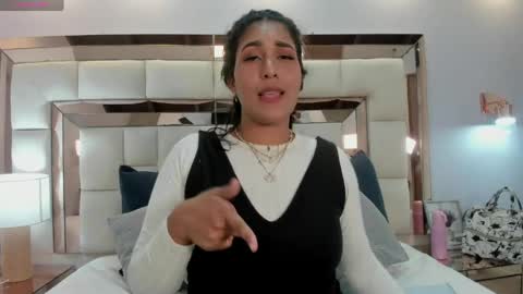 Denisse Khan online show from April 26, 3:15 am