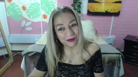 Snapshot of desire_latin chatting on January 24, 8:11 pm VALERIA online show from January 24, 8:11 pm