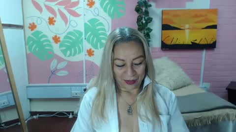 Snapshot of desire_latin chatting on March 4, 3:37 pm VALERIA online show from March 4, 3:37 pm