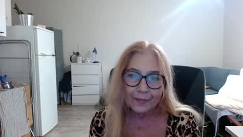 Snapshot of desiresofia chatting on February 24, 7:42 am S O F I A online show from February 24, 7:42 am