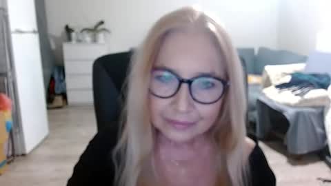 Snapshot of desiresofia chatting on January 5, 2:41 pm S O F I A online show from January 5, 2:41 pm
