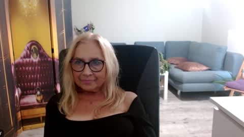 Snapshot of desiresofia chatting on October 7, 2:21 pm S O F I A online show from October 7, 2:21 pm