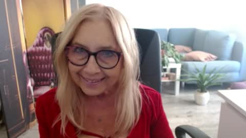 Snapshot of desiresofia chatting on October 2, 3:06 pm S O F I A online show from October 2, 3:06 pm