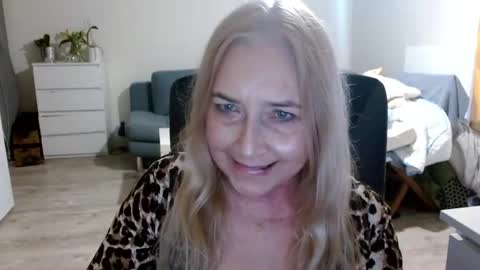 Snapshot of desiresofia chatting on January 26, 2:41 pm S O F I A online show from January 26, 2:41 pm