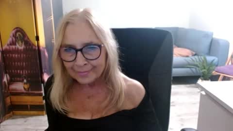Snapshot of desiresofia chatting on October 12, 3:03 pm S O F I A online show from October 12, 3:03 pm
