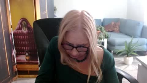 Snapshot of desiresofia chatting on October 1, 2:22 pm S O F I A online show from October 1, 2:22 pm