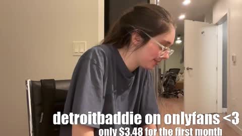 Snapshot of detroitbaddie chatting on March 10, 12:18 am detroitbaddie online show from March 10, 12:18 am