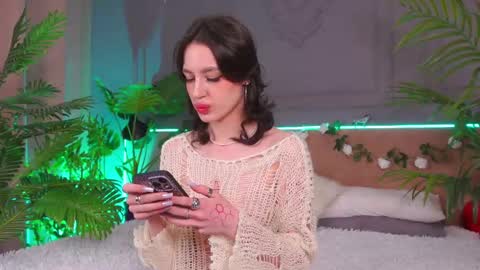 devilinee online show from March 12, 7:02 am