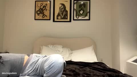 Devin online show from March 8, 2:04 am