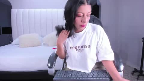Snapshot of devonacold chatting on October 24, 5:14 am Devona online show from October 24, 5:14 am