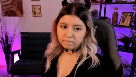 Dia online show from March 11, 5:02 pm