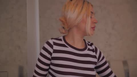 Thea online show from February 10, 3:26 pm