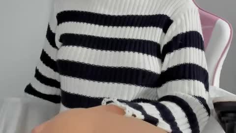 Snapshot of diamond_ava_ chatting on December 28, 8:05 am Thea online show from December 28, 8:05 am