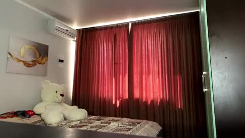 dianarise_ online show from March 23, 8:42 am