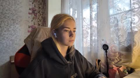 Snapshot of dinorahmroczkowski chatting on October 15, 9:01 am dinorahmroczkowski online show from October 15, 9:01 am