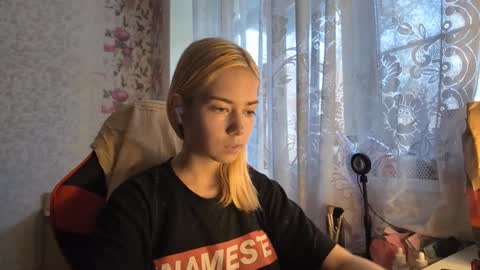 Snapshot of dinorahmroczkowski chatting on October 17, 9:23 am dinorahmroczkowski online show from October 17, 9:23 am