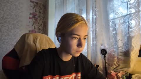 Snapshot of dinorahmroczkowski chatting on October 16, 9:12 am dinorahmroczkowski online show from October 16, 9:12 am
