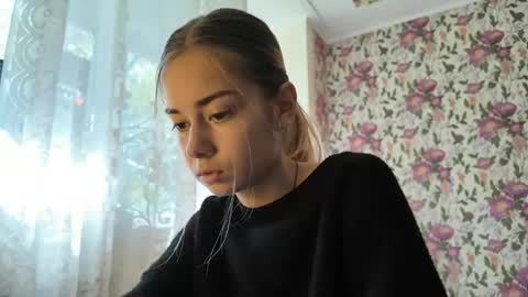 Snapshot of dinorahmroczkowski chatting on September 13, 9:17 am dinorahmroczkowski online show from September 13, 9:17 am