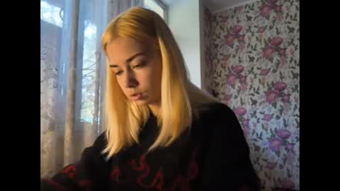 Snapshot of dinorahmroczkowski chatting on September 27, 8:43 am dinorahmroczkowski online show from September 27, 8:43 am