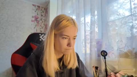 Snapshot of dinorahmroczkowski chatting on October 9, 8:18 am dinorahmroczkowski online show from October 9, 8:18 am