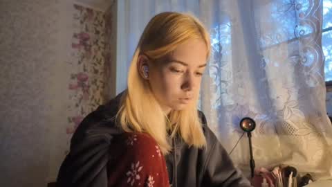 Snapshot of dinorahmroczkowski chatting on October 6, 7:47 am dinorahmroczkowski online show from October 6, 7:47 am