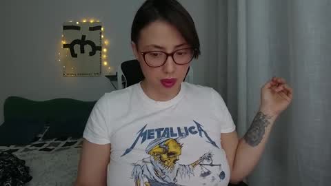 Snapshot of diosa_cadenas chatting on December 30, 12:32 am Anglica A online show from December 30, 12:32 am