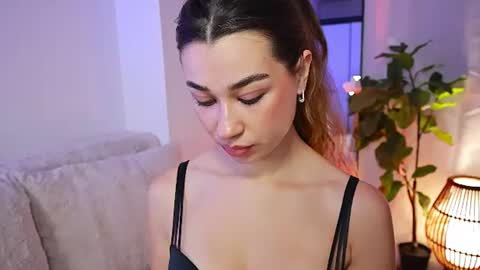 Tia online show from June 19, 7:28 pm
