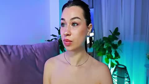 Tia online show from April 24, 9:39 pm