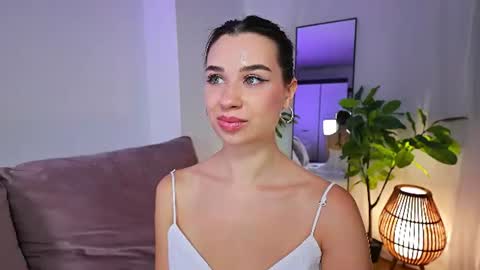 Tia online show from July 30, 7:04 pm