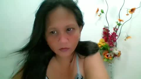 Snapshot of divinegrace10 chatting on February 14, 2:28 am Divine Grace Close To Your Hear online show from February 14, 2:28 am