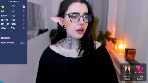 dixipixi_ online show from March 9, 5:33 am