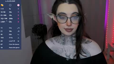 dixipixi_ online show from November 13, 6:01 am