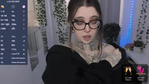 dixipixi_ online show from April 30, 5:45 am