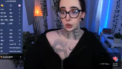 dixipixi_ online show from June 12, 7:38 am