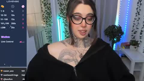 dixipixi_ online show from April 24, 12:41 pm