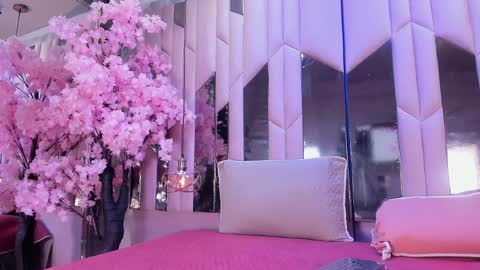    online show from April 4, 4:06 pm