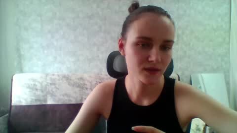 dolcezza_ online show from May 1, 11:46 am