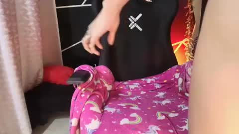 doll_dollys_ online show from December 2, 12:45 am