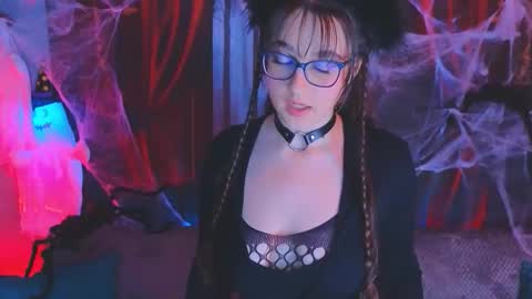 Snapshot of doll_tessa chatting on October 27, 3:29 pm Tessa online show from October 27, 3:29 pm