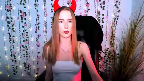 Snapshot of doll_vey chatting on September 13, 7:11 pm doll_vey online show from September 13, 7:11 pm